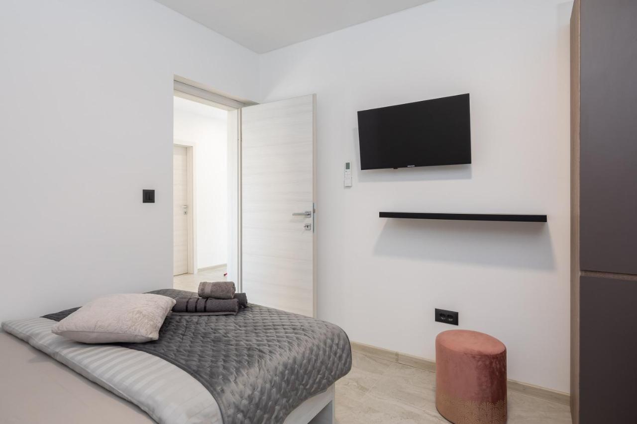 Luxury Apartment Lorena - Private Heated Pool - Jesenice  Buitenkant foto