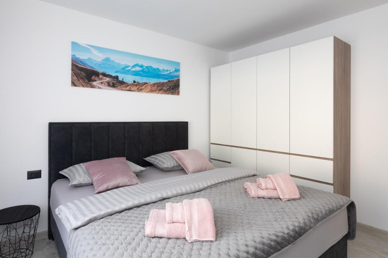 Luxury Apartment Lorena - Private Heated Pool - Jesenice  Buitenkant foto