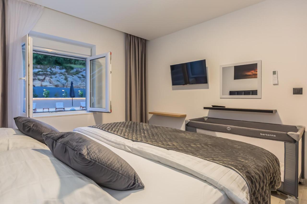 Luxury Apartment Lorena - Private Heated Pool - Jesenice  Buitenkant foto