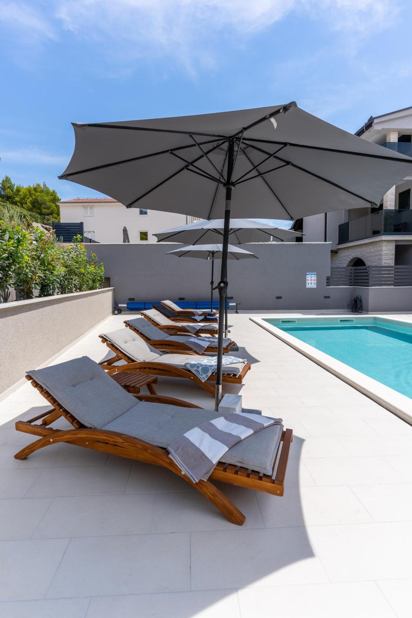 Luxury Apartment Lorena - Private Heated Pool - Jesenice  Buitenkant foto
